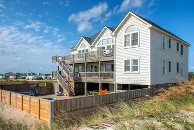 Image de À votre porte Accès à la plage! Oceanfront Rodanthe-Pool, bain à remous, salle de jeux, bar Tiki