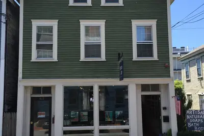 Image de Thames Street en été