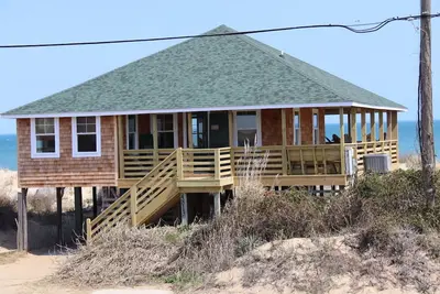 Image de Classique 1935 Oceanfront Beach Cottage