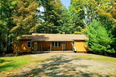 Image de Vue sur Mountain Ridge, 2 criques, 10 acres, immense cour, privé, chalet Blair Creek.