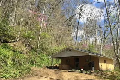 Image de 5 min des grottes sur plus de 21 acres, Wi-Fi, bain à remous, foyer, animaux acceptés, barbecue