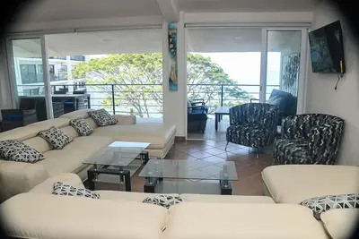 Image de Penthouse Extraordinaire Front de Mer 4 Br [Convertible en 5 Chambres]