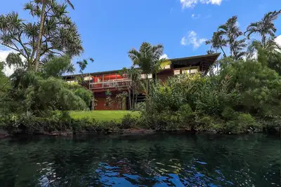 Image de ♥ River Estate Riverhouse ♥ Hot Tub ♥ Air conditionné ♥ Au bord de la rivière près de la plage ♥ Privé ♥ Paisible