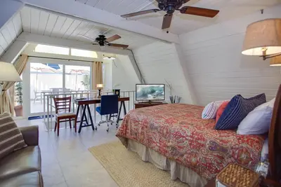 Élégant studio / loft toute l'année - Unité arrière supérieure - Grande terrasse!