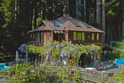 Image de 4 chambres 3 salles de bain maison dans la majestueuse forêt de séquoias, montagnes de Santa Cruz