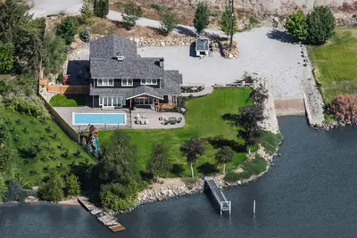 Image de Domaine riverain du lac Entiat - Piscine, bain Ă remous, mise Ă l'eau, quai (16 personnes)