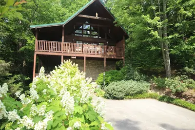 Image de VÉRITABLE Vues Fantastiques De La Cabine En Log (RÉSERVATION En Ligne) 2. 5 Miles À Gatlinburg Et Park