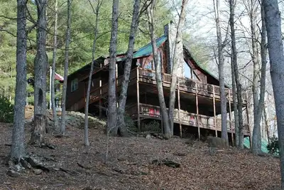 Image de Riverfront, spacieux, deux suites de maître, bains à remous, Wifi, chiens acceptés, tubes de la rivière, table de billard
