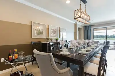 Image de Brand New South Face Lake View 8br \/ 6ba