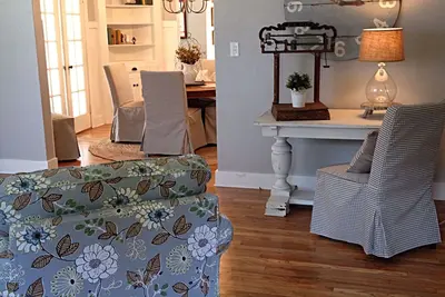 Image de Crescent Moon Cottage Historic District