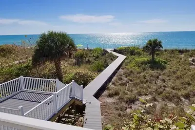 Image de Automne SPÉCIAL! Surf's Up: Cozy Beach Cottage, Famille et Animaux acceptés, 10 personnes