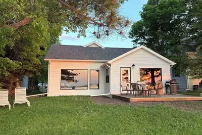 Image de Waterfront Cottage sur le magnifique lac pluvieux