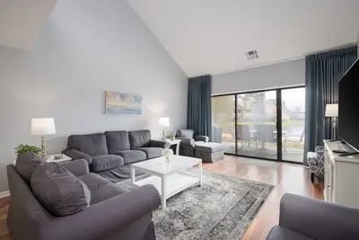 Image de Golf Cart, 2 chambres au 1er étage, animaux acceptés, laissez-passer de tram!