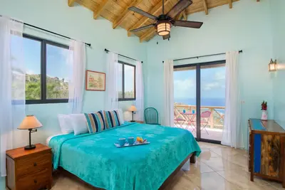 Image de Harbor Heights - 4 lits - 8 personnes. Une vue imprenable, piscine et finitions fabuleuses