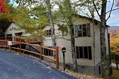 Image de Moose Manor, 5 chambres, 4 salles de bains, salle de jeux, 2 Salons, Garage, WiFi