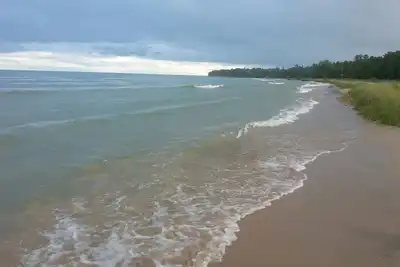 Image de Joyeux Breeze 4 Cottage ~ escapade romantique avec 212 pi de sable plage du lac Michigan