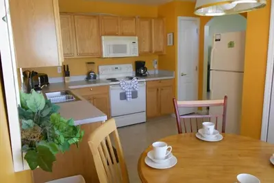 Image de 3 chambres, 2 salles de bains, résidence fermée, piscine privée et spa, Wi-Fi, billard