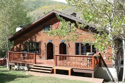 Image de Larkspur Cabin East & West 2 bains à remous, à quelques pas d'un bus gratuit, parking