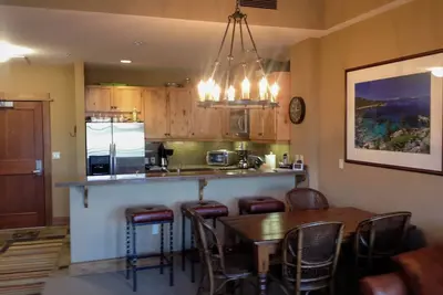 Image de Condo contemporain confortable dans le village de Northstar en Californie