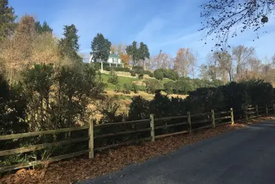 Image de Belle maison historique donnant sur la rivière Shenandoah et les montagnes Blue Ridge