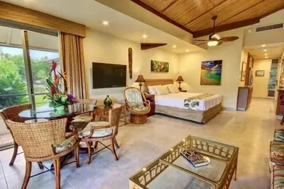 Image de Emerald Bldg. Vue sur l'océan et la piscine.