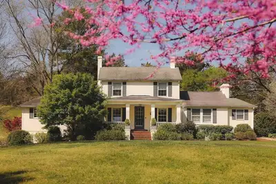 Image de 11 acres de ferme rustique et Cottage dans la belle Virginie centrale