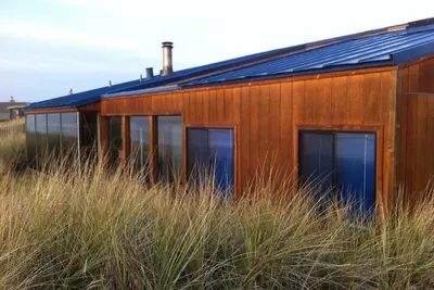 Image de Belle maison en bord de mer pour rassembler la famille et les amis