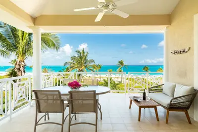 Image de Penthouse 3 Chambre plus bonus 4ème chambre Beach Front Condo sur la plage de Grace Bay