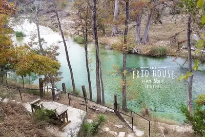Image de Riverfront! - La Maison Frio - propriété riveraine de la rivière Frio