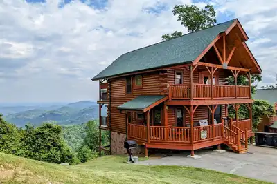 Image de Kiss The Clouds 1 chambre, 2 salles de bain, une mezzanine avec lit king, vue imprenable sur la montagne