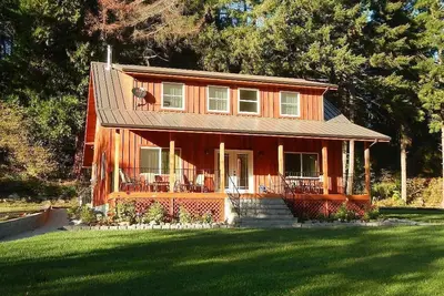 Image de River Front Hideaway dans les Cascade Mountains Southern Oregon