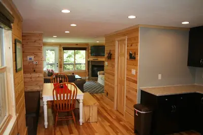 Image de Maison de ville Treetop entièrement rénovée à côté du village et des pistes.