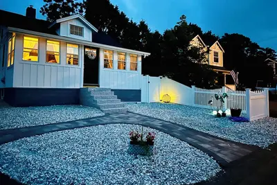 Image de Charmante maison de plage rénové Bungalow Beach Steps à la plage privée de chiens bienvenus