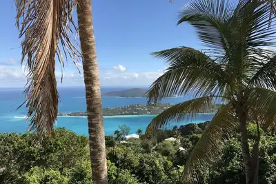 Image de Piscine privée chauffée, vues incroyables! Lush Northside - Calme, luxe romantique