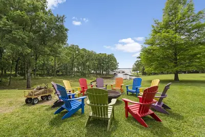 Image de 2 Maisons + loft invité sur 3. 2 acres Idéal pour les grandes familles!