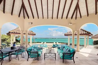 Image de Neuf Superbe 6 Br Waterfront Oasis
