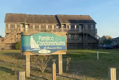 Image de 2 chambres Condo-Waterfront! Meilleurs couchers de soleil! Kayaks inclus, piscine et tennis