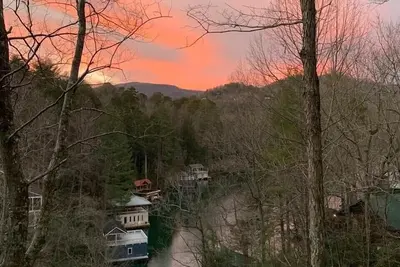 Image de Wow. . . Vues sur la montagne et le lac, le lac de Rabun le \"lac de Côme\" des États-Unis <br>
