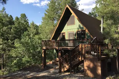 Image de Cabine paisible niché dans Munds Canyon; Profitez de la forêt ouverte depuis les terrasses