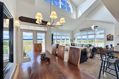 Image de Magnifique Vue Sur L'OCÉAN. . . La Marche De La Plage Et Des ACTIVITÉS Et Des Restaurants Du Centre-Ville