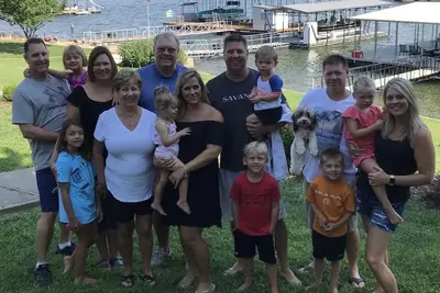 Image de 5 Br Lakefront Home w / Dock Sleeps 14+ (Lake Rd 5-73 by Niangua Bridge)