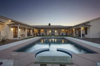 Image de Hacienda de Prestige sur 5 acres. Piscine & Spa. Kit Gourmet. Golf.