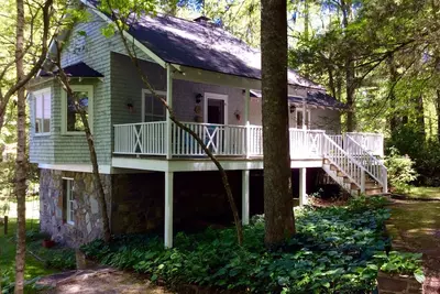 Image de Lake Summit Nest, retraite paisible avec quai et hangar à bateaux sur le lac propre et frais