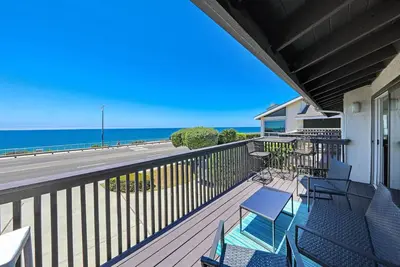 Image de Ultimate Beach House pour votre prochain Vacay ~ 50 pieds de la plage! !