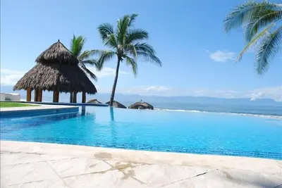 Image de Private Beach House - Sandy Beach avec Surf Pause /
