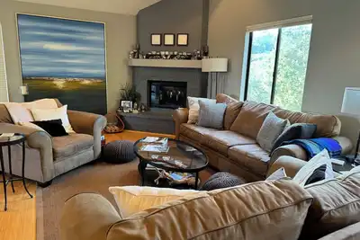 Image de Isolée avec des vues: Wine Country Retreat. . .