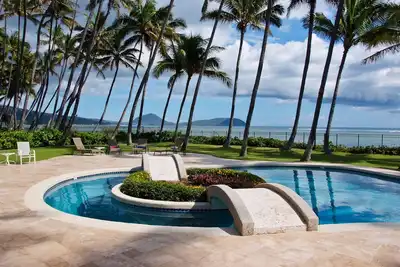 Image de Front de mer, Kahala Mini Resort, w / 2 piscines, court de tennis privé, fermé, A / C