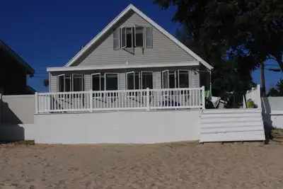 Image de Beachfront Lake Huron Home sur la plage de Brissette ~ Détendez-vous et profitez de la beauté! ~