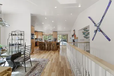 Image de Belle et grande 6 retraite de lac Tahoe 6 chambres avec d'énormes zones de divertissement