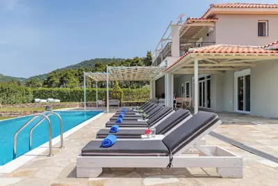 Image de Kardous Aelia atmosphère de luxe discret pour des vacances inoubliables à Skopelos
